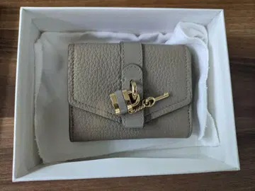 끌로에 그레이 3단 폴더형 지갑