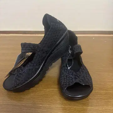 SKECHERS 샌들