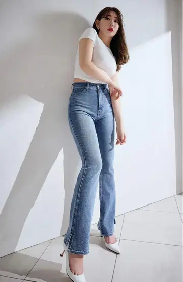 Herlipto New York High-Waisted Jeans 26