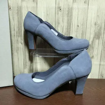 새상품 CLARKS 클락스 스웨이드 펌프스 사이즈 23cm
