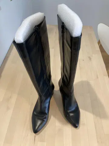 [ LEVERNIS ] 블랙 가죽 롱 부츠 중간 힐 24cm