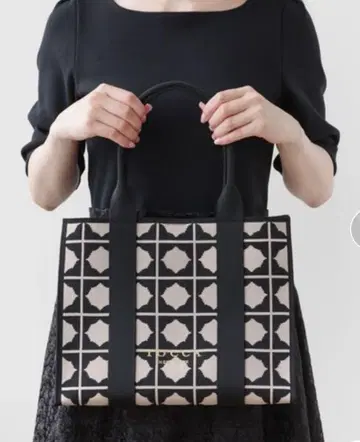 어른 백화 게재 아이템 / TOCCA TOUCHER KNIT BAG
