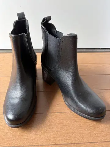Clarks 블랙 사이드 고어 부츠 중간 힐