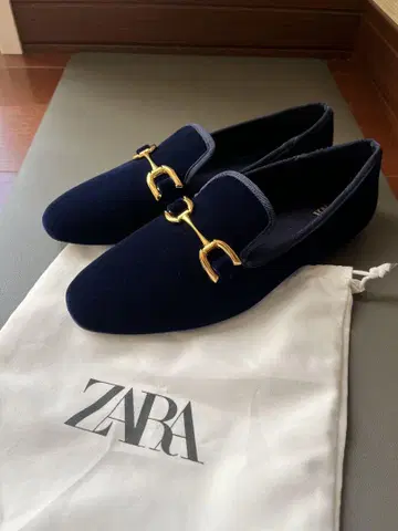 새상품급 ZARA 네이비 벨벳 로퍼 37 23.5