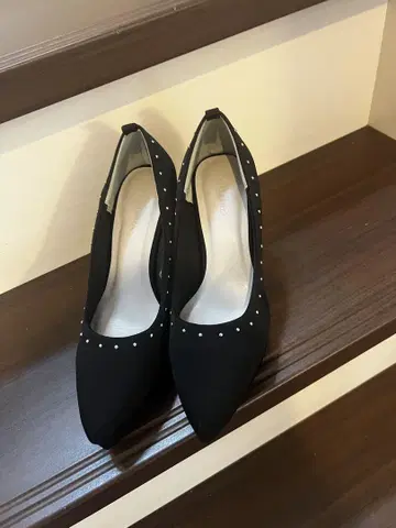 스터드 장식 블랙 하이힐 펌프스 에스페란자 새상품급