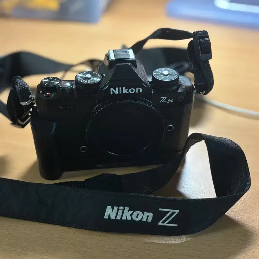 니콘 Zfc + 니콘 24mm f1.7 렌즈 판매합니다