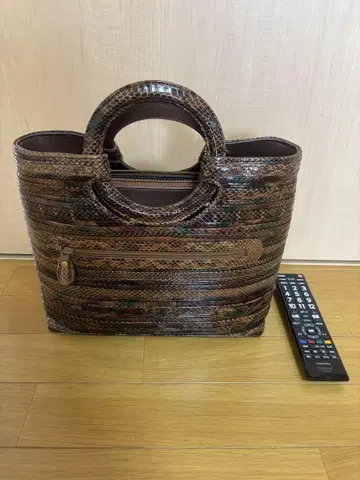 브라운 스트라이프 토트백