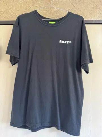 HUF 블랙 T셔츠 L 사이즈 손과 립스틱 디자인