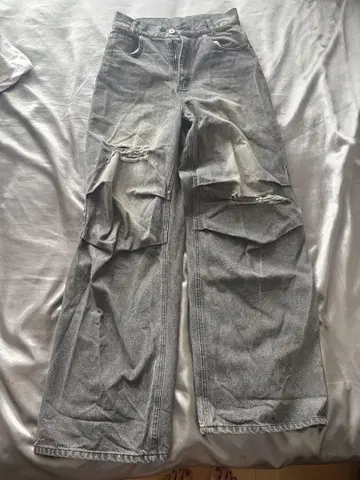데미지 가공 그레이 와이드 데님 팬츠