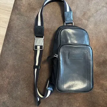 BALLY 바디백 블랙 가죽