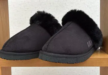 미사용 새상품 GAP 무스탕 샌들 25.0cm