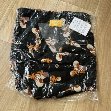 가격 인하 중 도쿄 디즈니 리조트 티거 알로하 셔츠