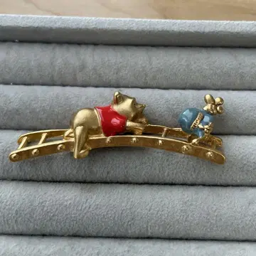 DISNEY POOH 브로치