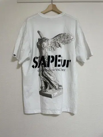 SAPEur GODDESS OF VICTORY 여신 화이트 T셔츠