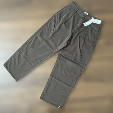 새상품 택 포함 UNIQLOU 데님 턱 팬츠 30 브라운
