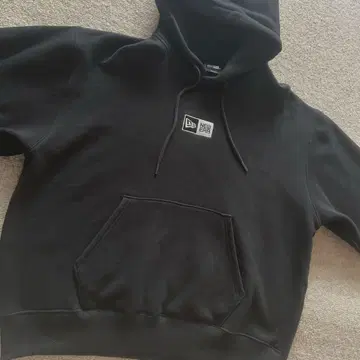 NEWERA 블랙 후드티 M