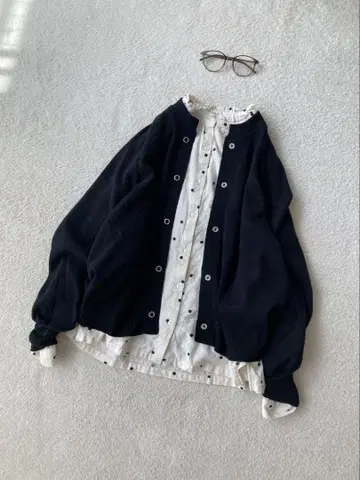 스튜디오 클립 도트 무늬가 귀여운 프릴 옷깃 개더 블라우스