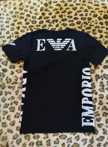 EMPORIO ARMANI 블랙 T셔츠 M