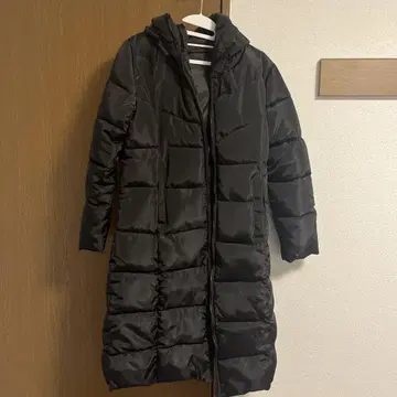 후드 부착 롱 다운 자켓 블랙
