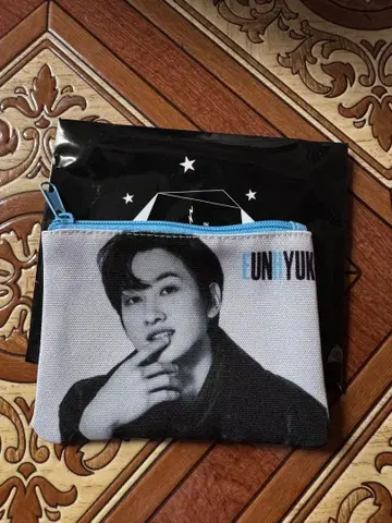 superjunior 은혁 파우치