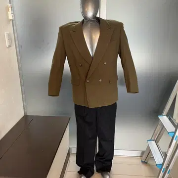 CHRYS BONNE 올리브 더블 브레스트 수트