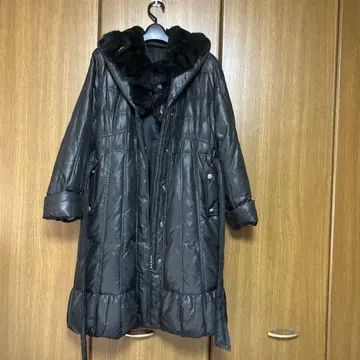 퍼 달린 블랙 롱 코트 허리 벨트 포함