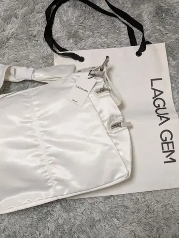 가격 인하 중! 새상품 LAGUAGEM 새틴 숄더백