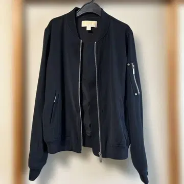 MICHAEL KORS 블랙 집업 점퍼