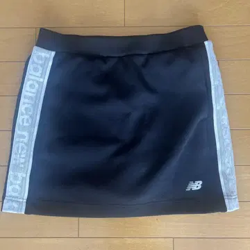 뉴발란스 블랙 스커트 사이즈 1 새상품급