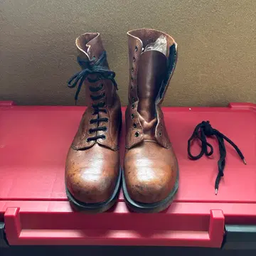 닥터마틴 10홀 화이트사 스틸토 브라운