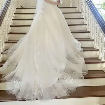 아르이즈 드레스 오버 스커트 with a white