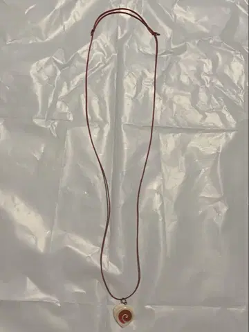 하트 모양 소용돌이 무늬 목걸이