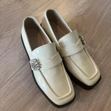 릴리 브라운 로퍼 통굽 아이보리 비쥬