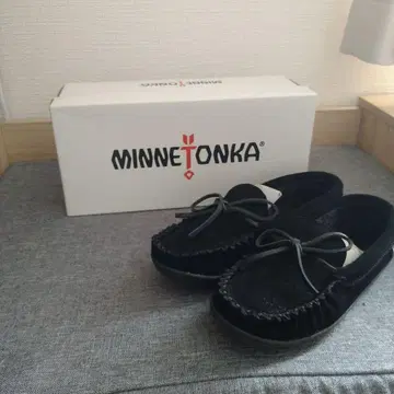MINNETONKA 블랙 모카신 사이즈 23