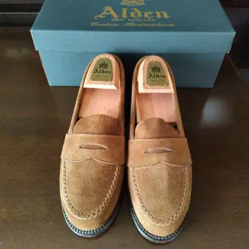 새상품, 미사용 Alden 스웨이드 브라운 로퍼