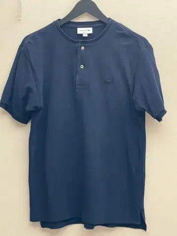 LACOSTE 네이비 헨리넥 피케 셔츠