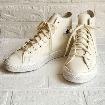 새상품급 CONVERSE 하이컷 스니커즈 26.5cm 화이트 발수 기능성
