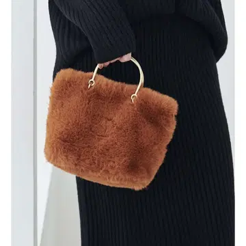 브라운 퍼 핸드백 메탈 핸들 체인 포함