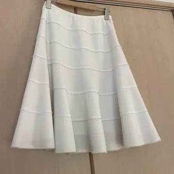 르네 화이트 플레어 스커트 38