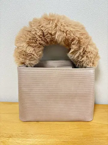 퍼 달린 핸드백