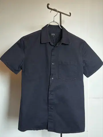 [ A.P.C. ] 새상품급 네이비 반팔 셔츠 S 사이즈