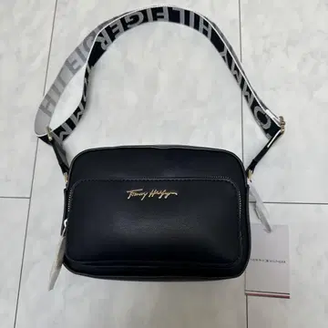 TOMMY HILFIGER 네이비 숄더백 미사용 새상품