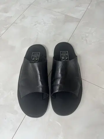 ISLAND SLIPPER 블랙 슬라이드 샌들