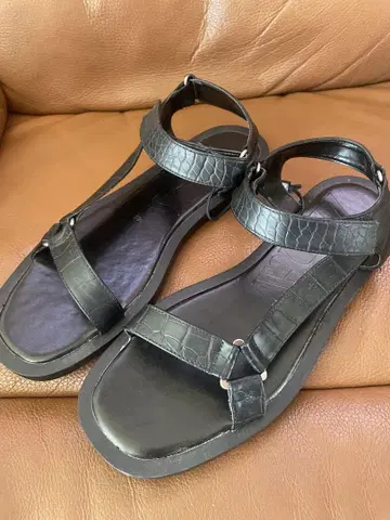 ZARA 자라 블랙 크로커다일풍 샌들 사이즈 39 미사용