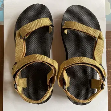 Teva 블랙/골드 샌들