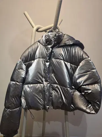 ZARA 실버 후드 부착 다운 자켓