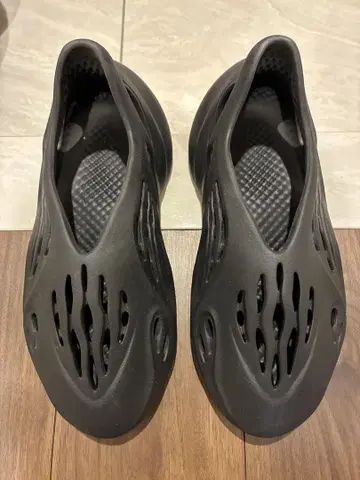 yezzy formrunner US9