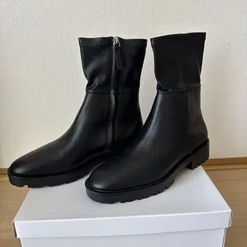 ZARA BASIC 블랙 가죽 부츠 36