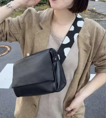 [컨디션 최상] ear PAPILLONNER 와이드 테이프 숄더백 블랙