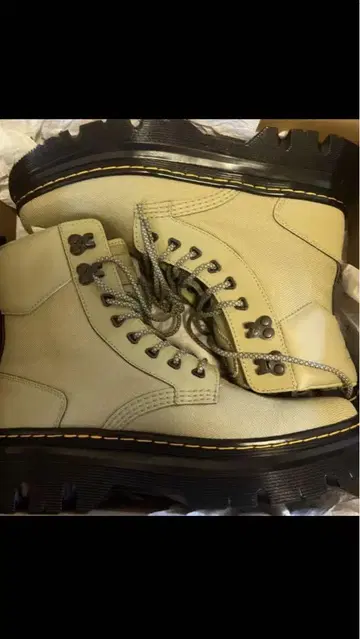 닥터마틴 Pale Olive 부츠 US9 JP26.5